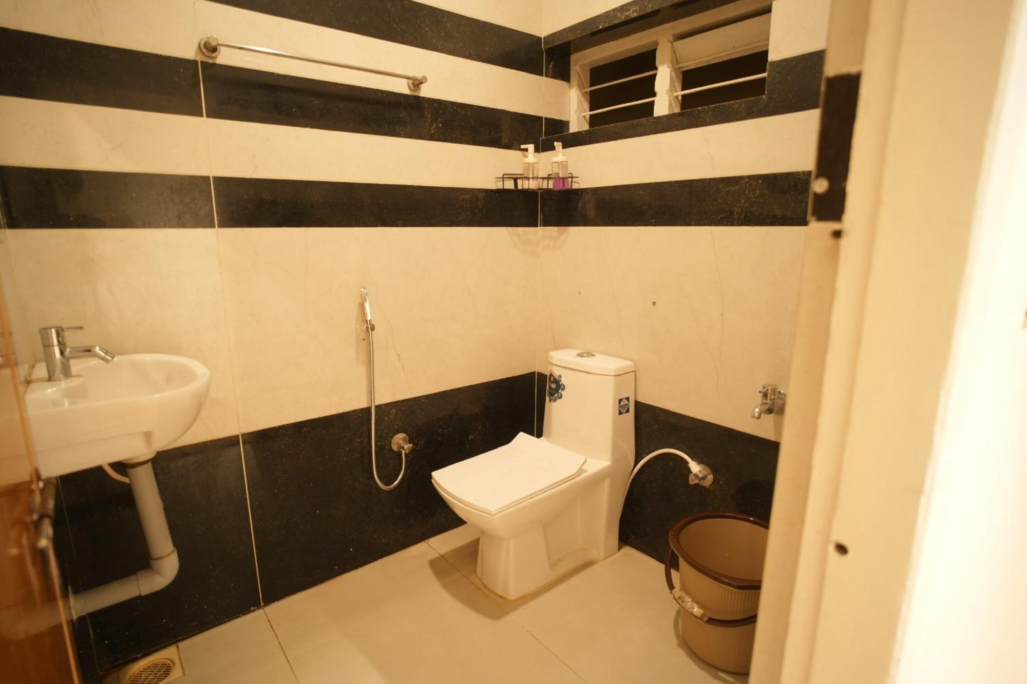 Rasha Residency Hostel Kalpetta Exterior photo